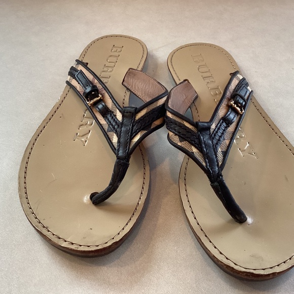 Burberry flats - Picture 1 of 6